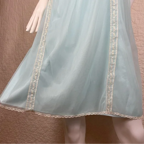 🔥Vintage 60s Gotham Lingerie Nightgown Nylon Lace Design Baby Blue Nighty - Picture 5 of 11